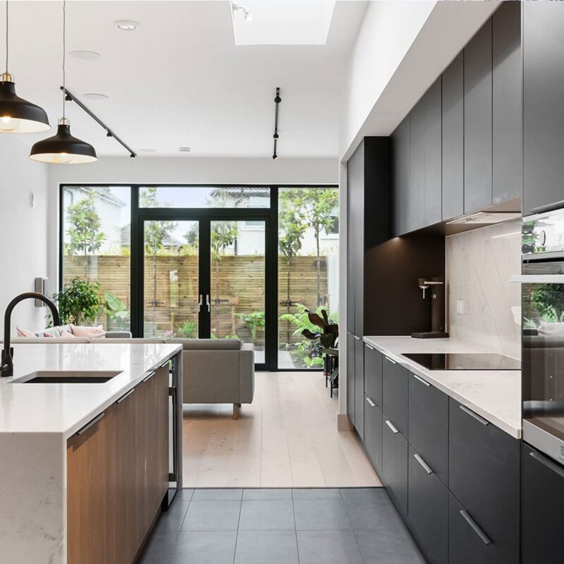 Inviting the outside in with a light & modern kitchen design